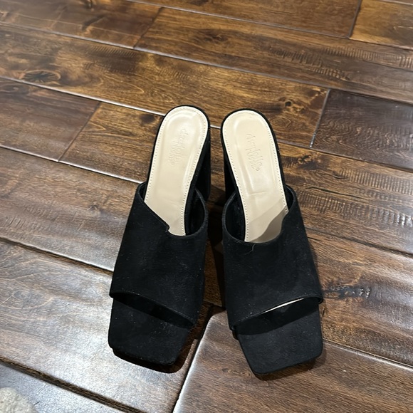 Heels - Picture 2 of 3